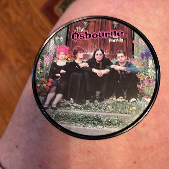 🔴or🌼COASTERS- CLASSIC THROW BACK THE OSBOURNE FAMILY-4 Coaters with storage tin - Picture 5 of 7